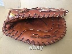 AMAZING! RAWLINGS GOLD GLOVE, HEART of the HIDE, FIRST BASE MITT. R-throw, 4 DOT