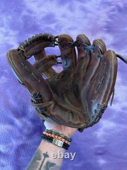 Brown Rawlings Heart of the Hide RH Infield Baseball Glove 11.25 (Used) Brown Rawlings Heart of the Hide RH Infield Baseball Glove 11.25 (Used)