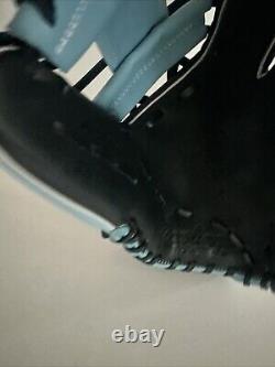 Rawlings Heart of the Hide 11.5 RHT Toronto Blue Jays Logo Baseball Glove RHT