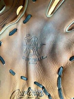 Rawlings Heart of the Hide 13.5 Inch softball series glove. Great Condition