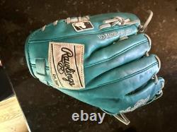 Rawlings Heart of the Hide pitcher/infield baseball glove 11.75 closed back