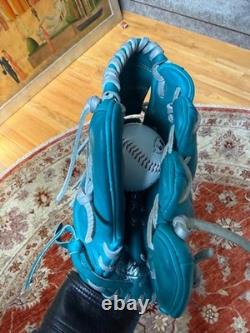 Rawlings Heart of the Hide pitcher/infield baseball glove 11.75 closed back