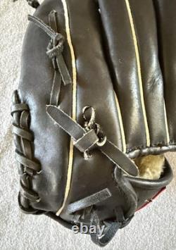 Rawlings PRO12TCB Heart of the Hide Horween 12 Trapeze Baseball Glove RHT Black Rawlings PRO12TCB Heart of the Hide Horween 12 Trapeze Baseball Glove RHT Black