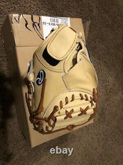 Rawlings heart of the hide catchers glove NEW